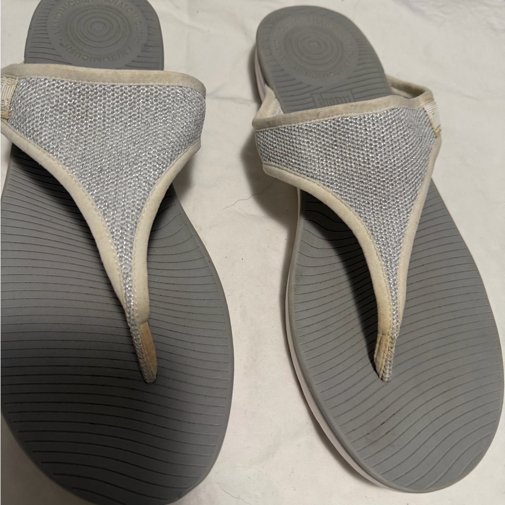 Well worn FitFlop Women's Silver Glitter Thong Sandals with Gray Footbed